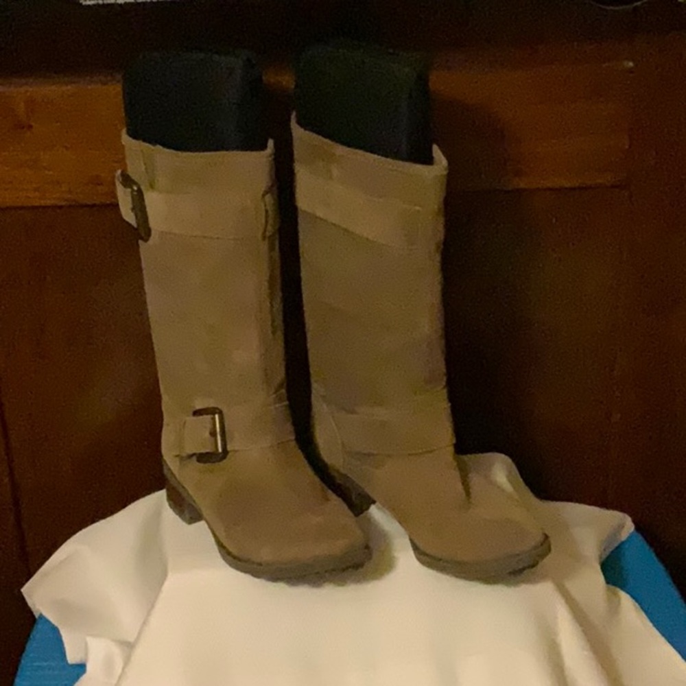 Mid-Calf Suede Boots